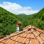 Nyaraló In Pascoso Near Forest Pescaglia